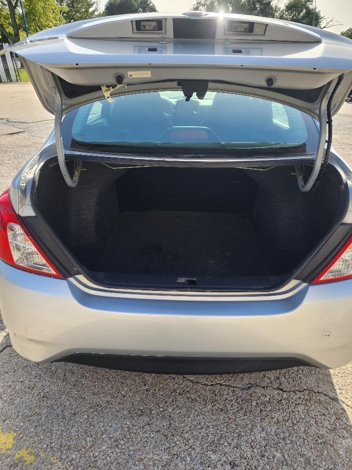 Nissan Versa  2019