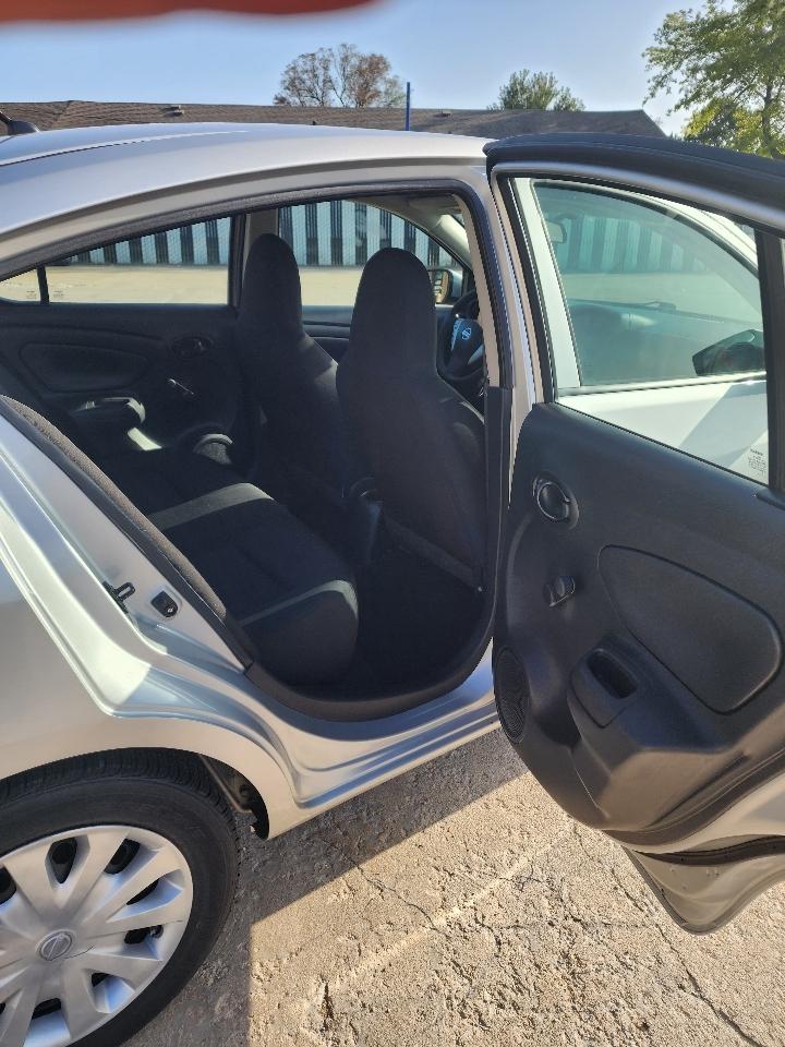 Nissan Versa  2019