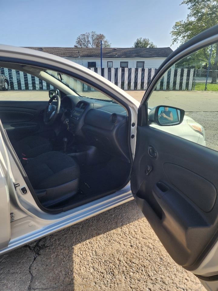 Nissan Versa  2019