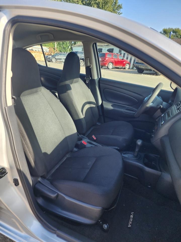 Nissan Versa  2019