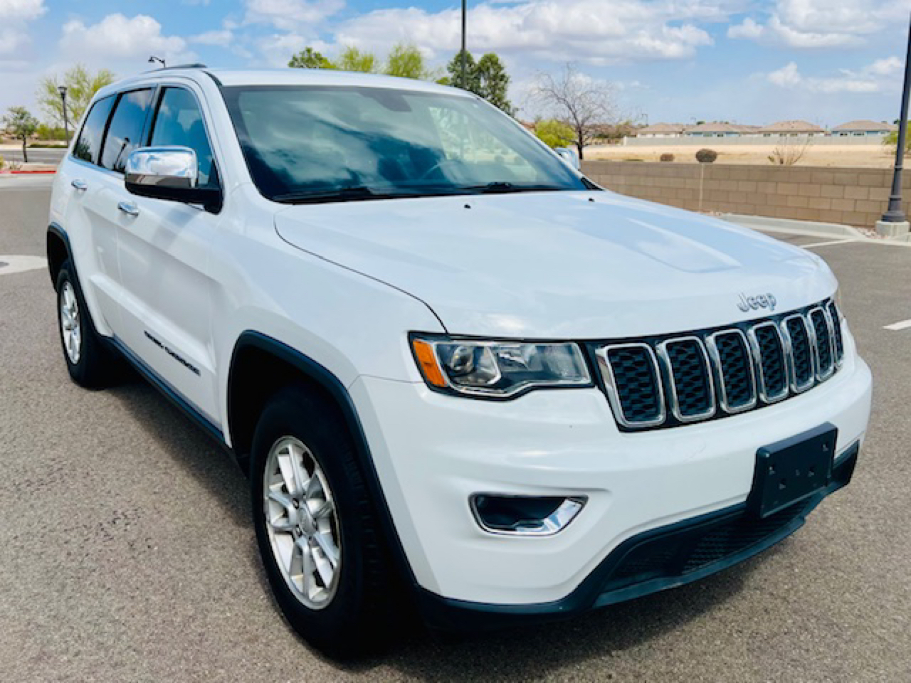 2018 Jeep Grand Cherokee Laredo photo 3