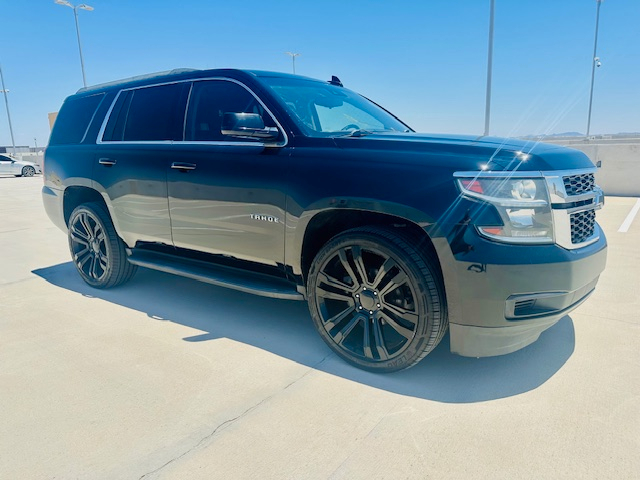 2017 Chevrolet Tahoe LS photo 2