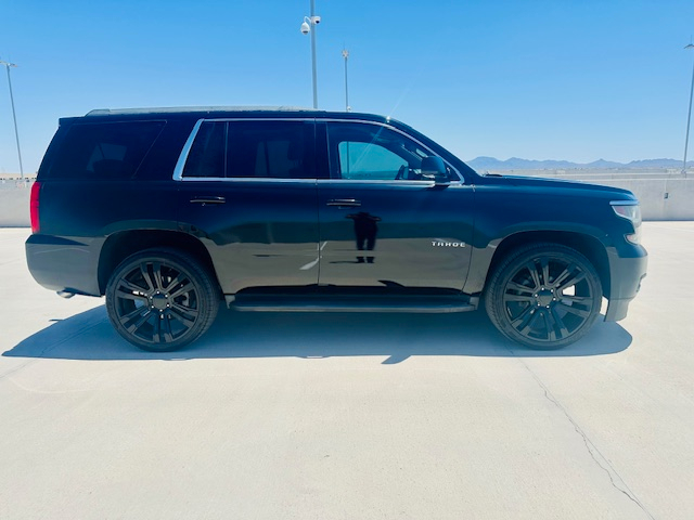 2017 Chevrolet Tahoe LS photo 3