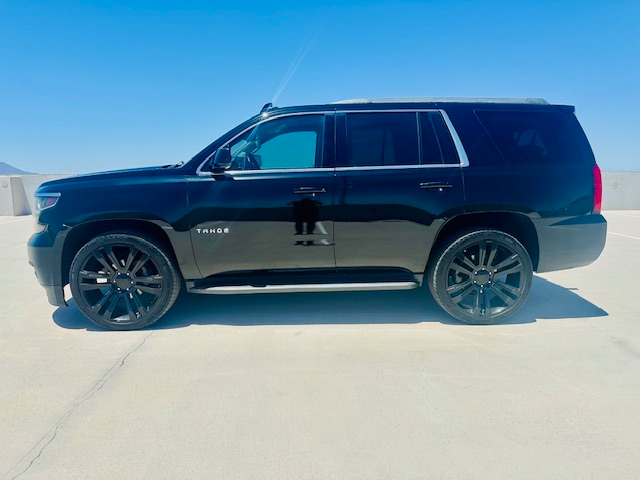 2017 Chevrolet Tahoe LS photo 4