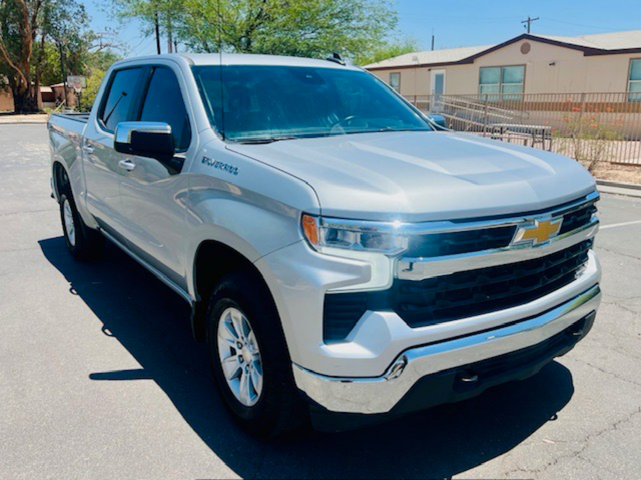 2022 Chevrolet Silverado 1500 LT photo 3