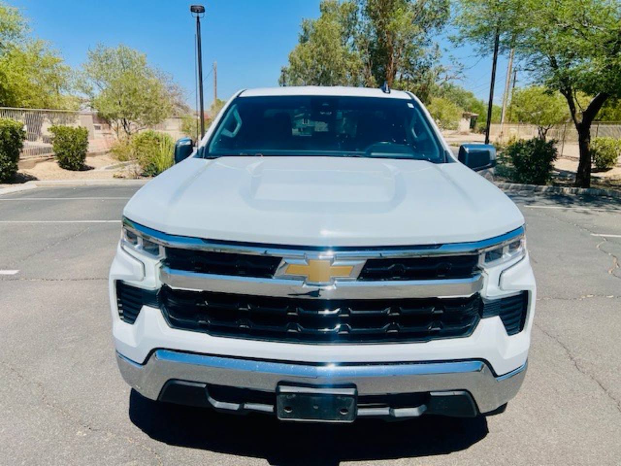 2022 Chevrolet Silverado 1500 LT photo 2