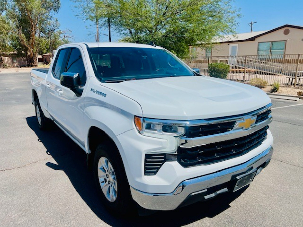 2022 Chevrolet Silverado 1500 LT photo 3