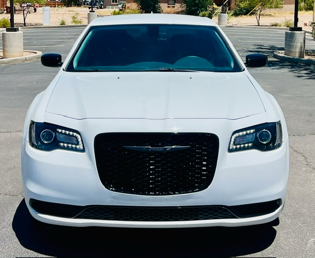 2021 Chrysler 300 Touring photo 2