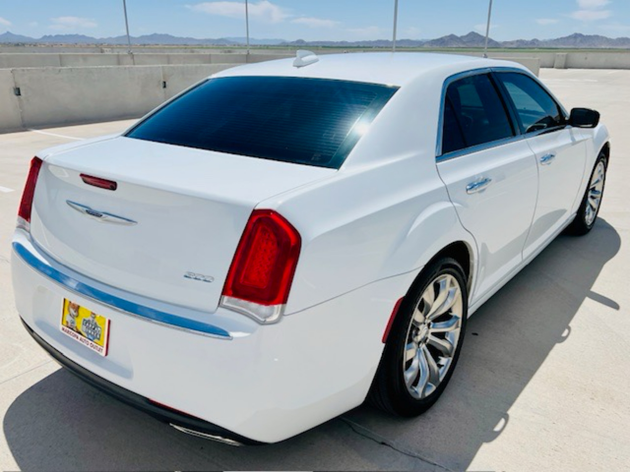 2019 Chrysler 300 Limited photo 3