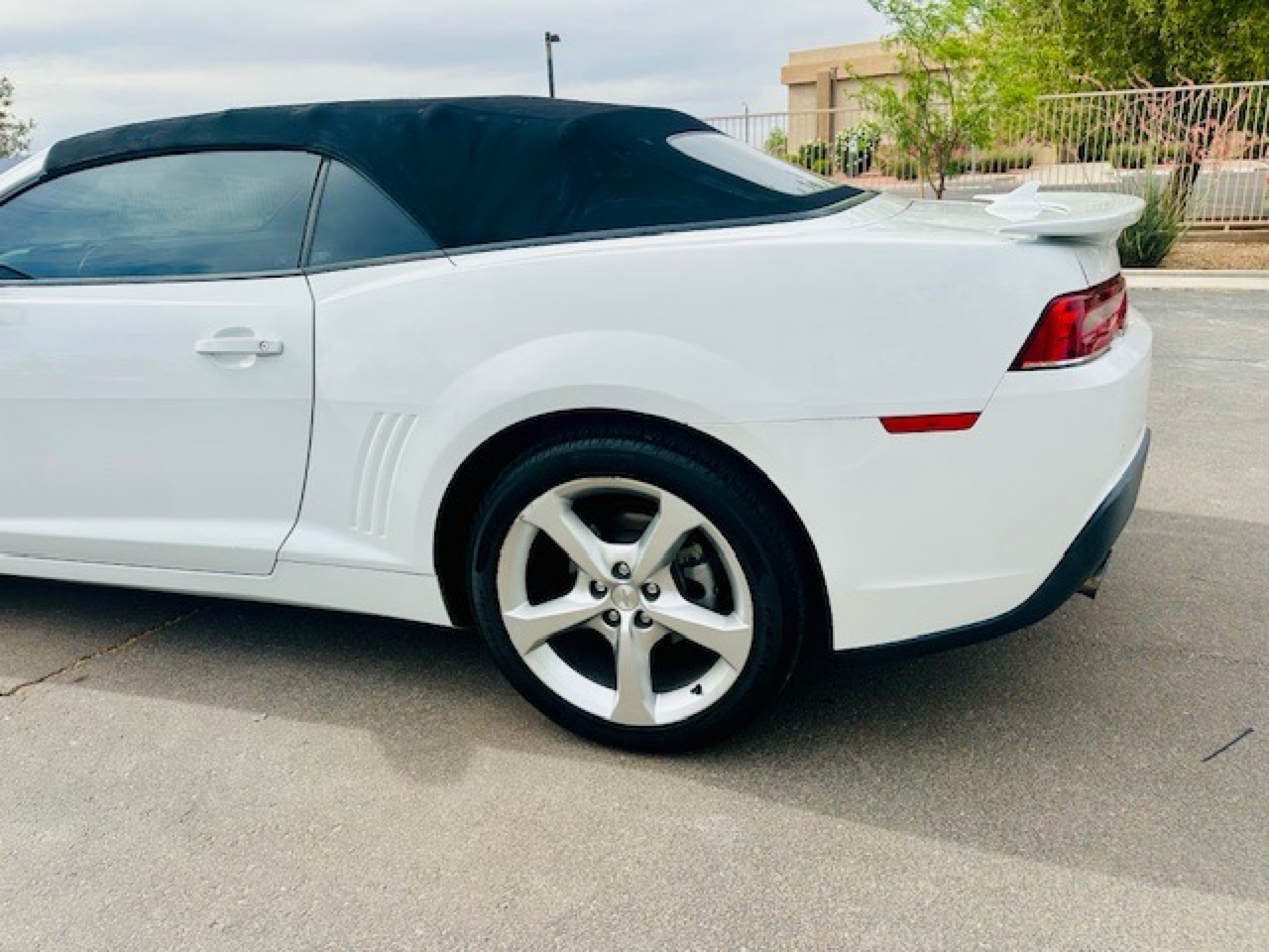2015 Chevrolet Camaro 1LT photo 14