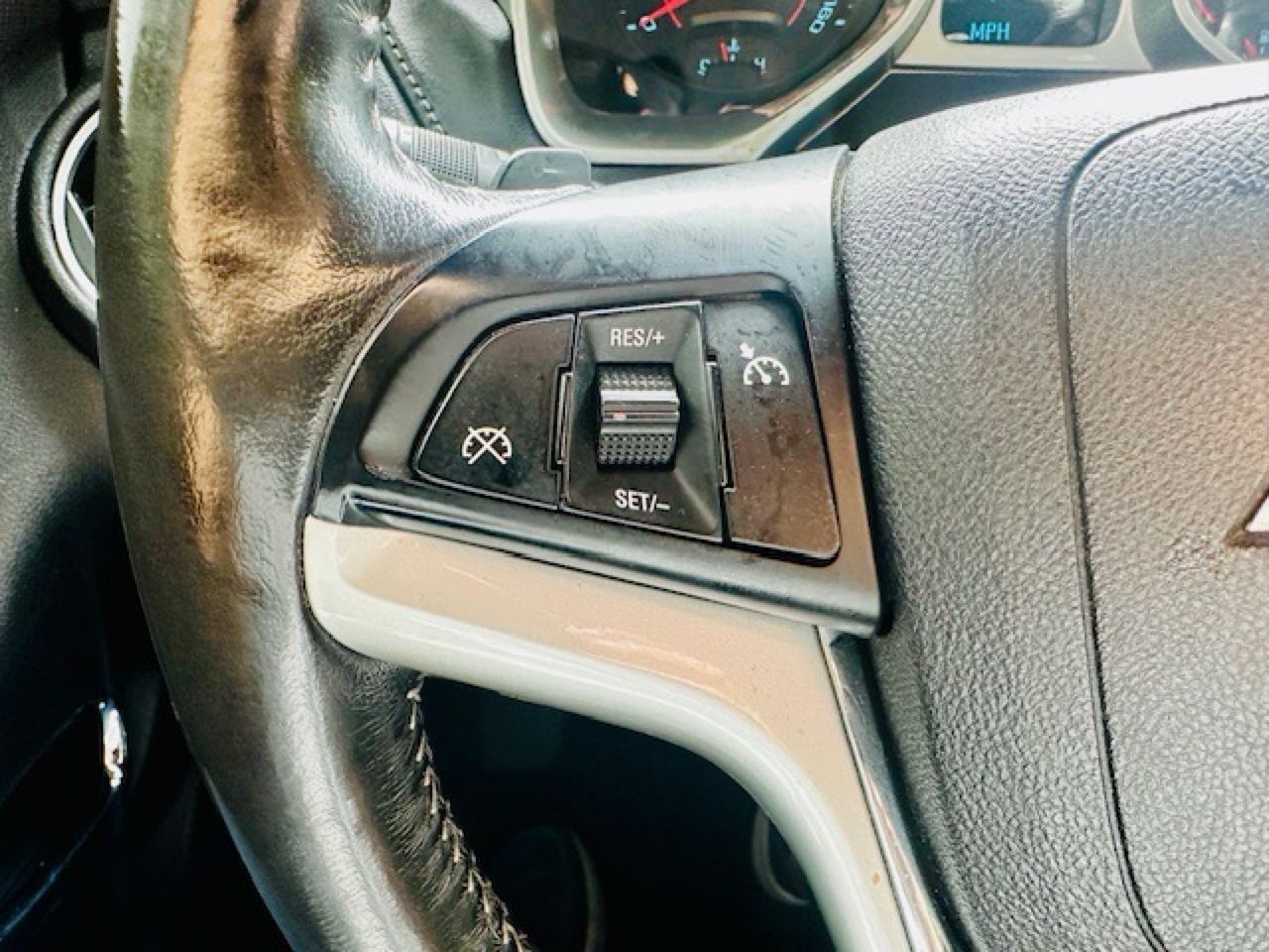 2015 Chevrolet Camaro 1LT photo 31