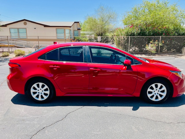 2020 Toyota Corolla LE photo 2