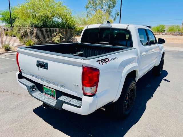 2017 Toyota Tacoma Double Cab photo 4