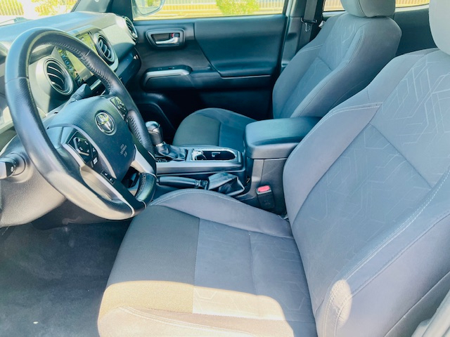 2017 Toyota Tacoma Double Cab photo 9