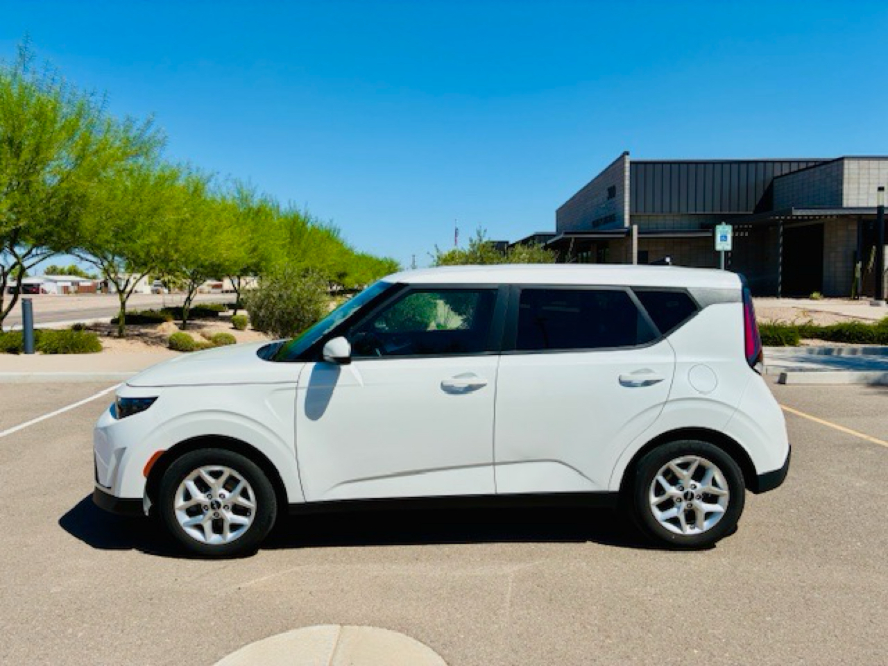 2024 Kia Soul LX photo 8