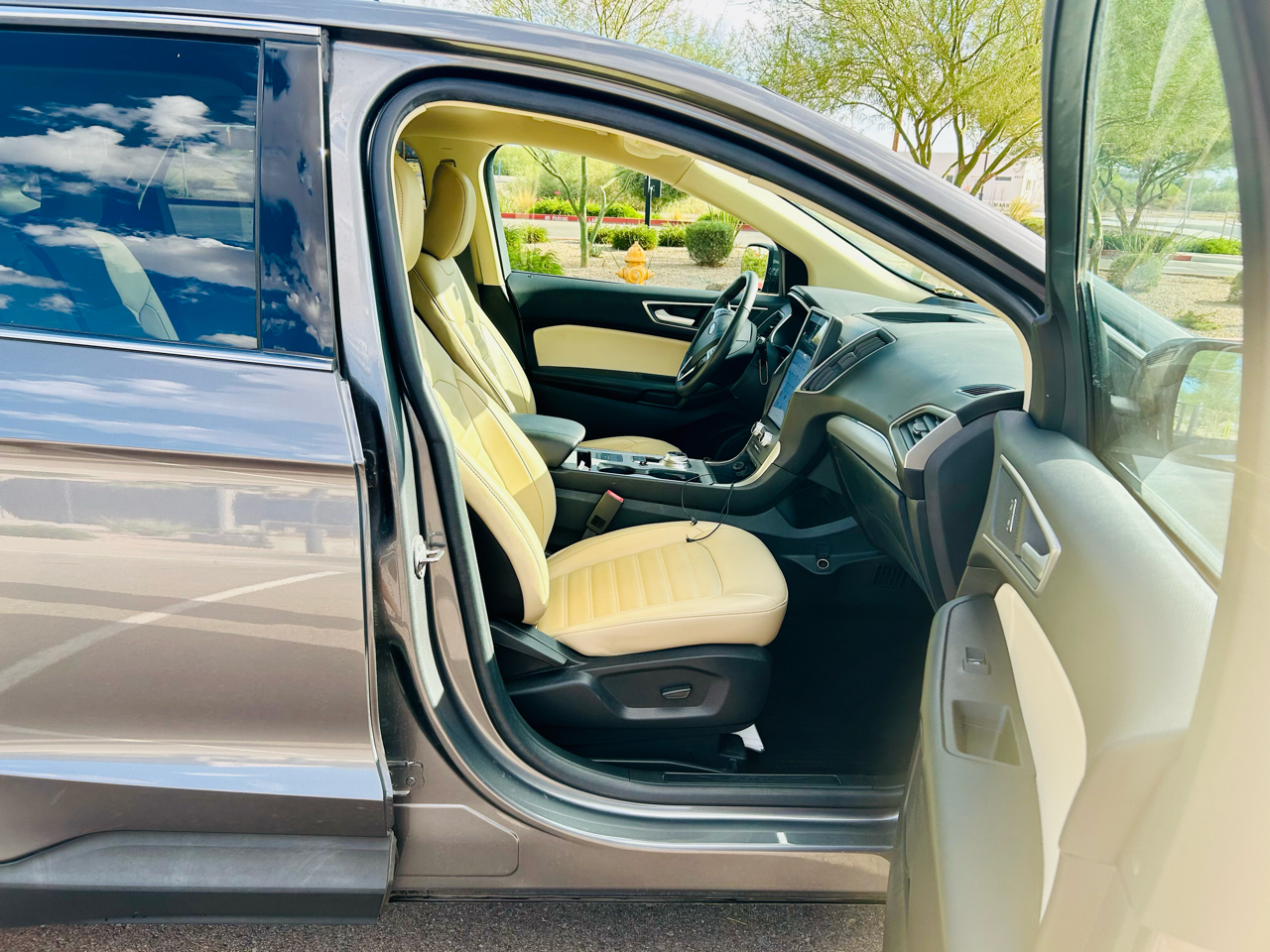 2021 Ford Edge SEL photo 4