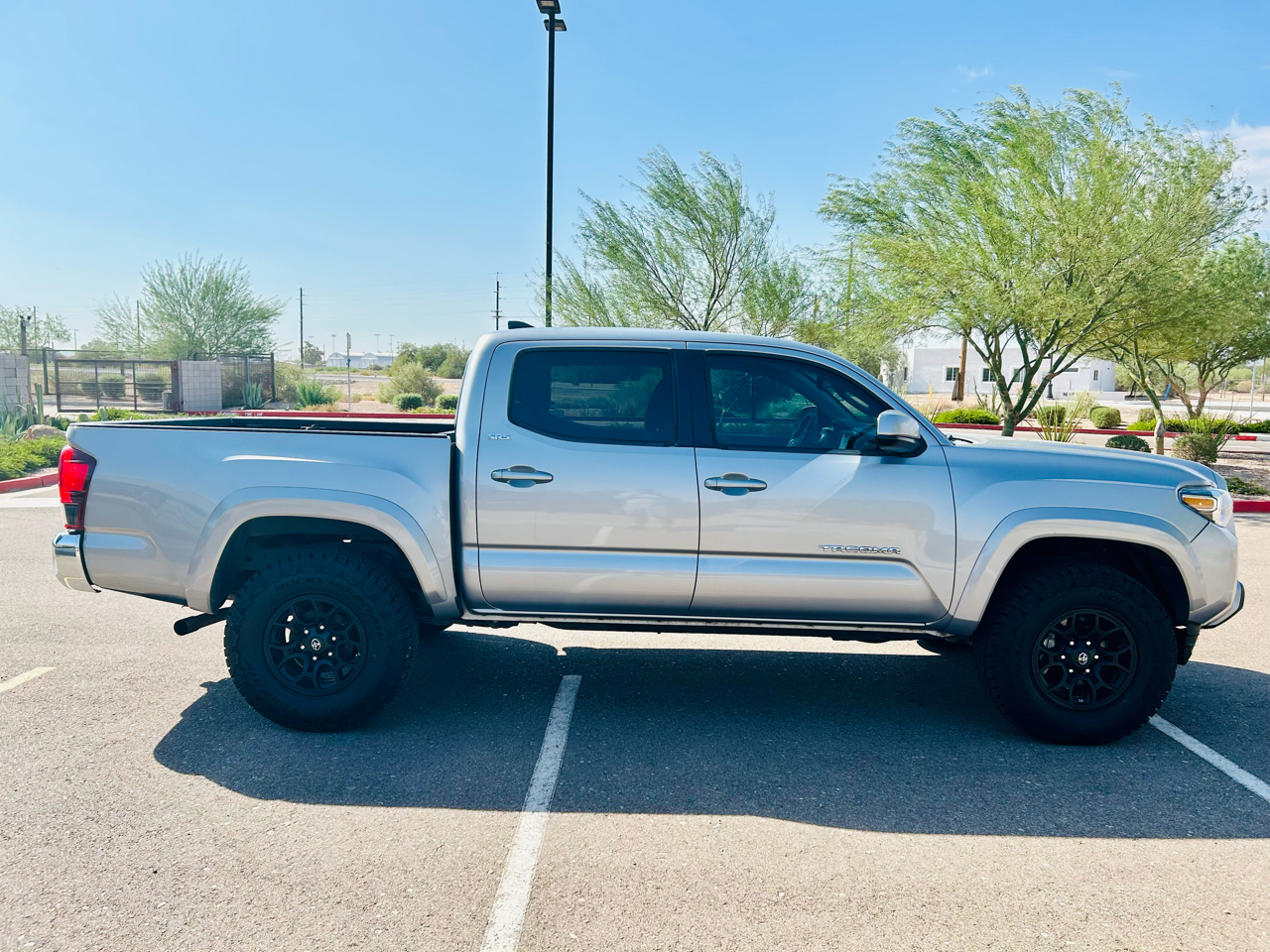 2019 Toyota Tacoma SR5 photo 2