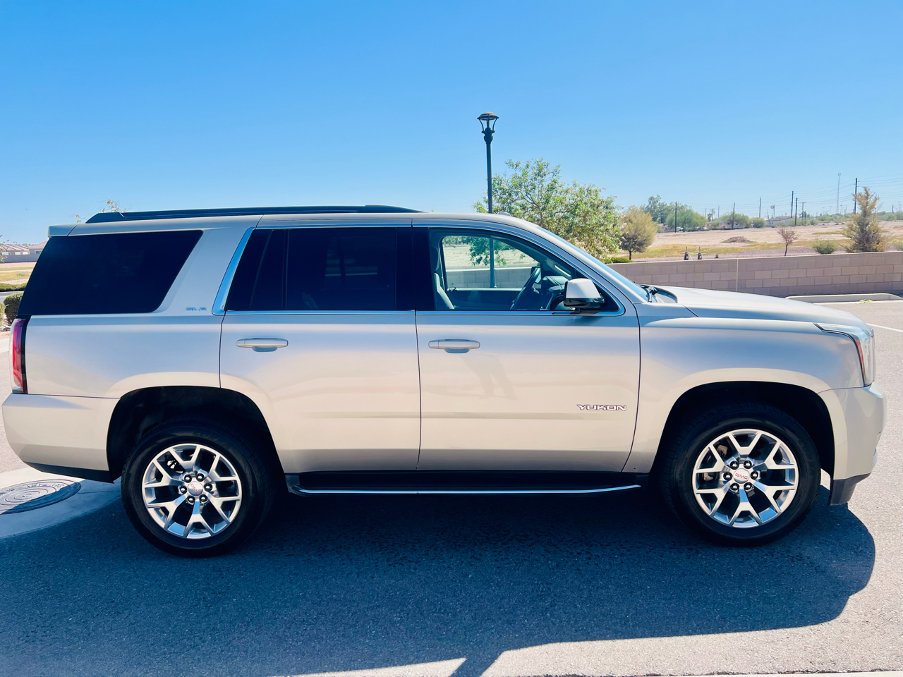 2017 Gmc Yukon SLE photo 4