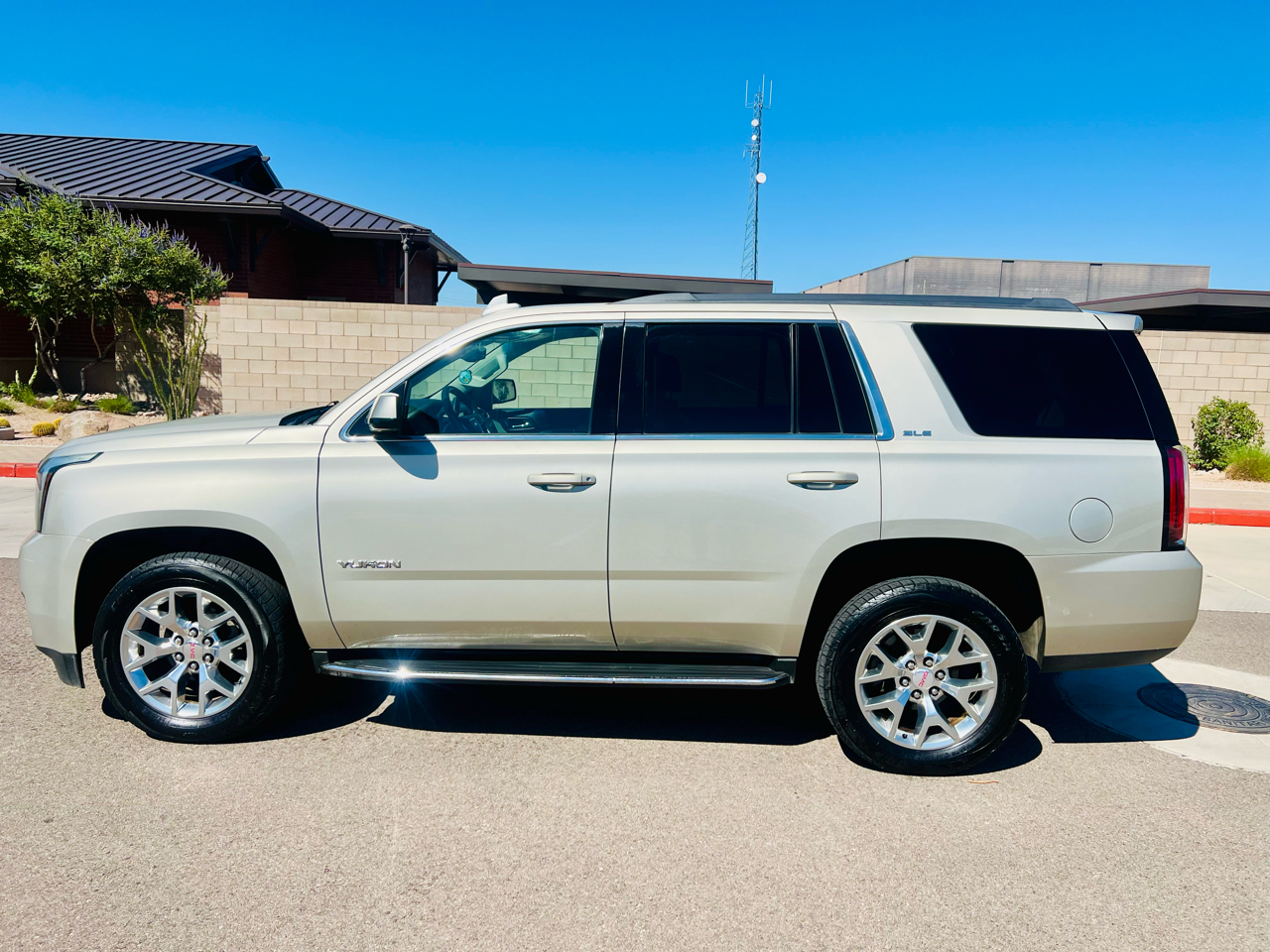 2017 Gmc Yukon SLE photo 8