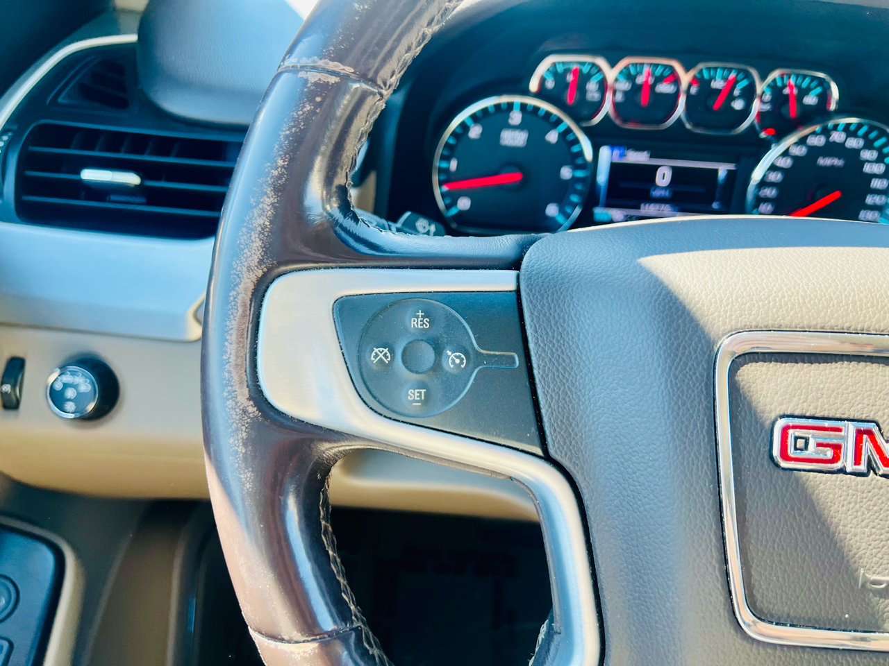 2017 Gmc Yukon SLE photo 22