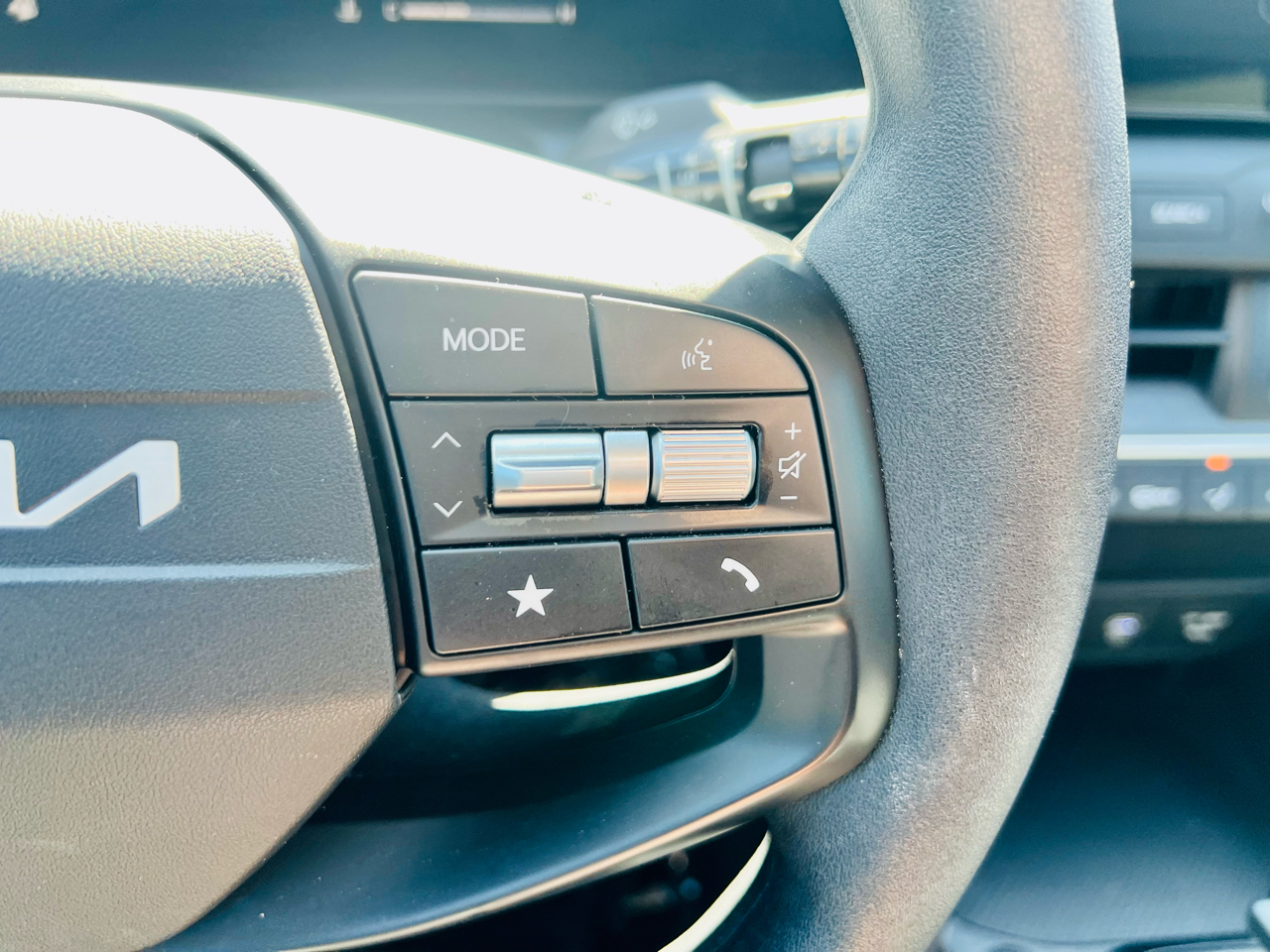 2025 Kia K4 LX photo 19