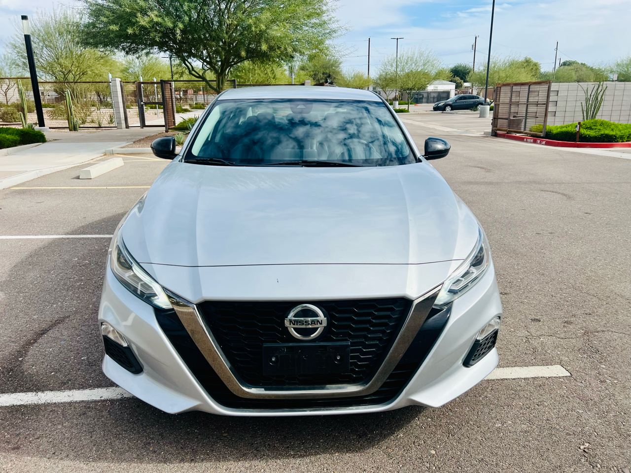 2021 Nissan Altima SR photo 2