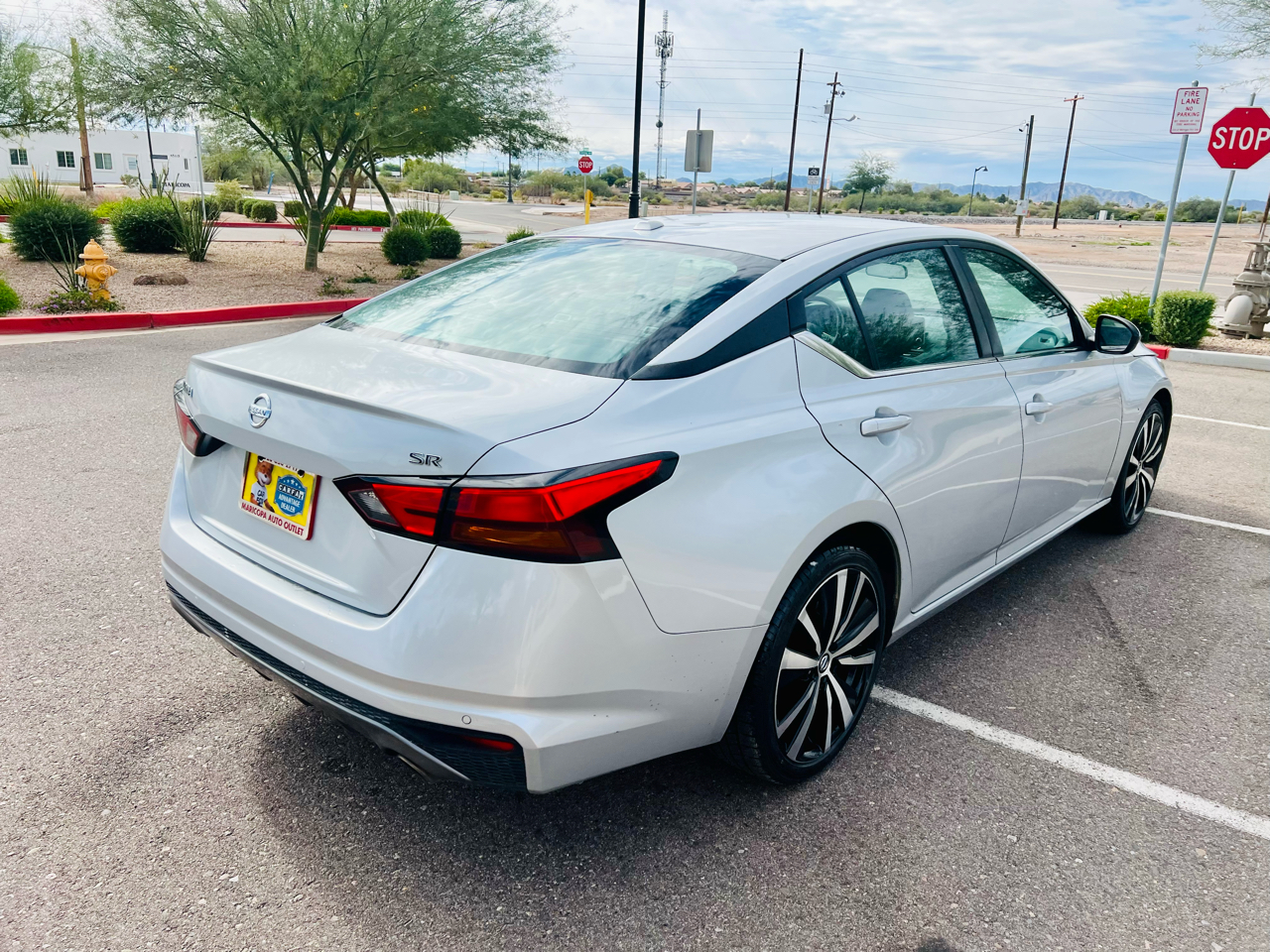 2021 Nissan Altima SR photo 3