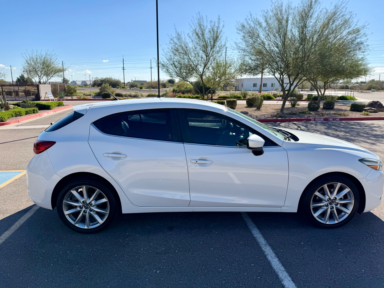 Mazda MAZDA3 i Touring AT 5-Door 2017