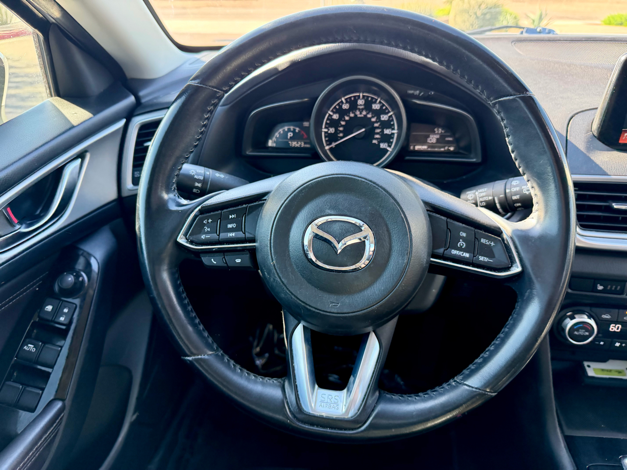 Mazda MAZDA3 i Touring AT 5-Door 2017