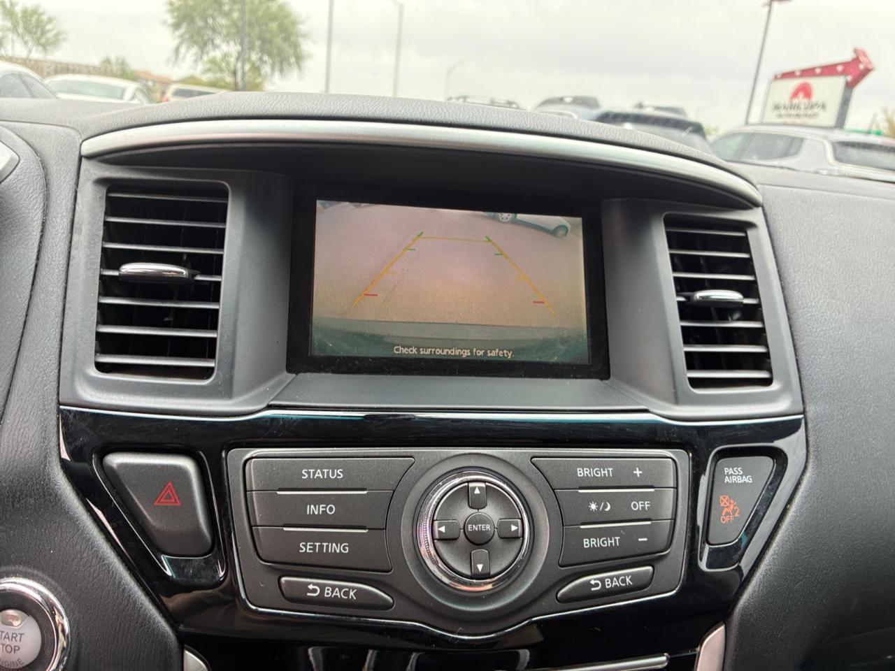 Nissan Pathfinder SV 2WD 2015