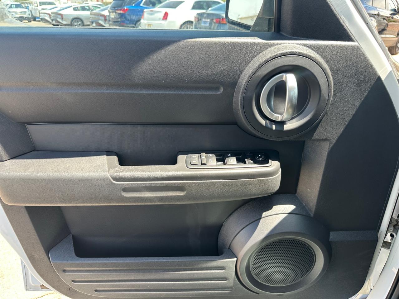 Dodge Nitro Heat 2WD 2011