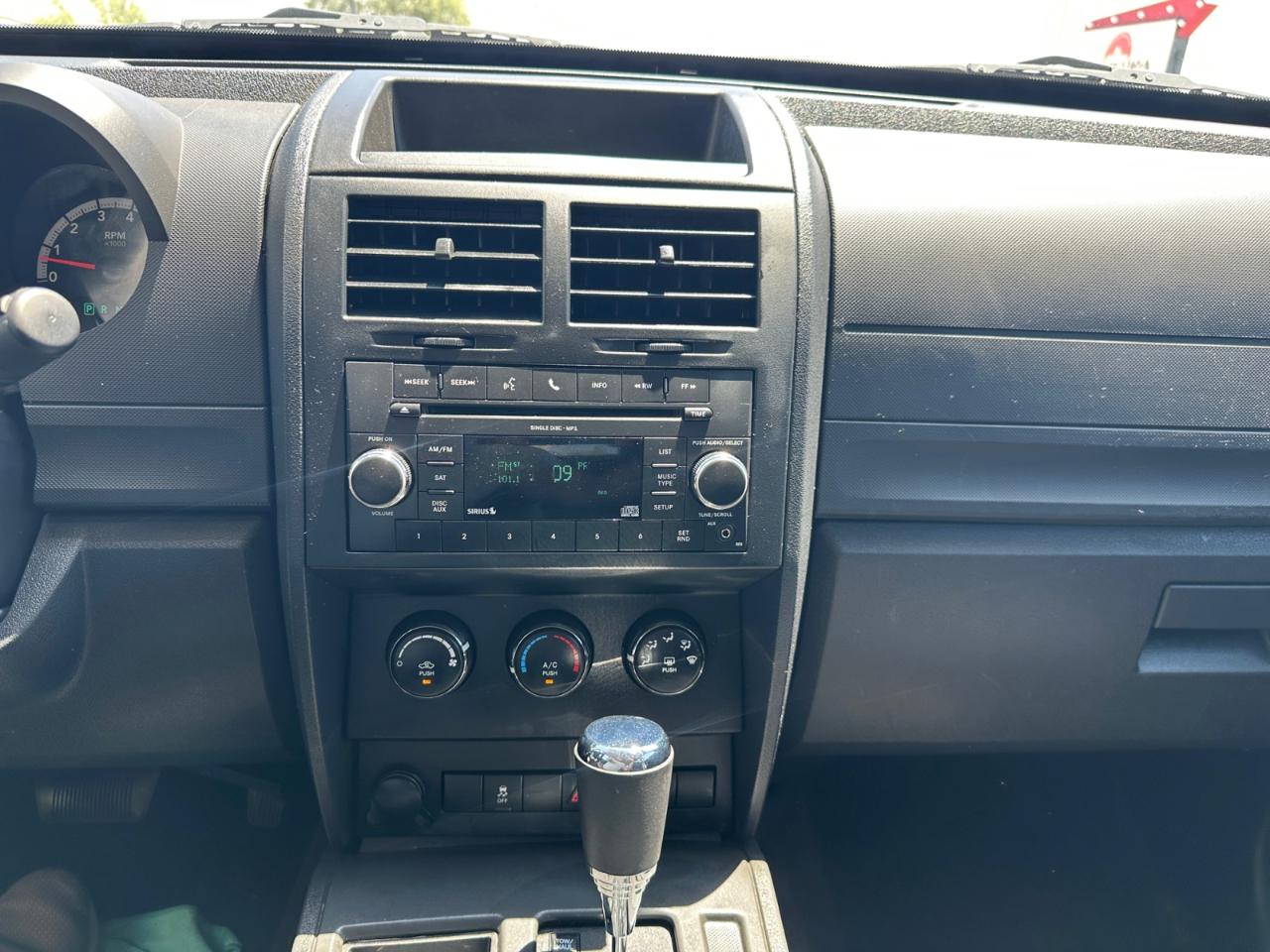 Dodge Nitro Heat 2WD 2011