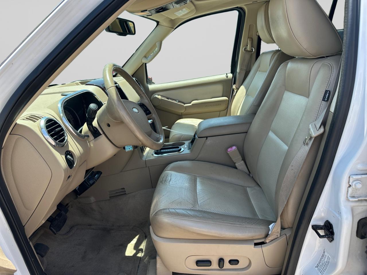 Ford Explorer Limited 4WD 2010