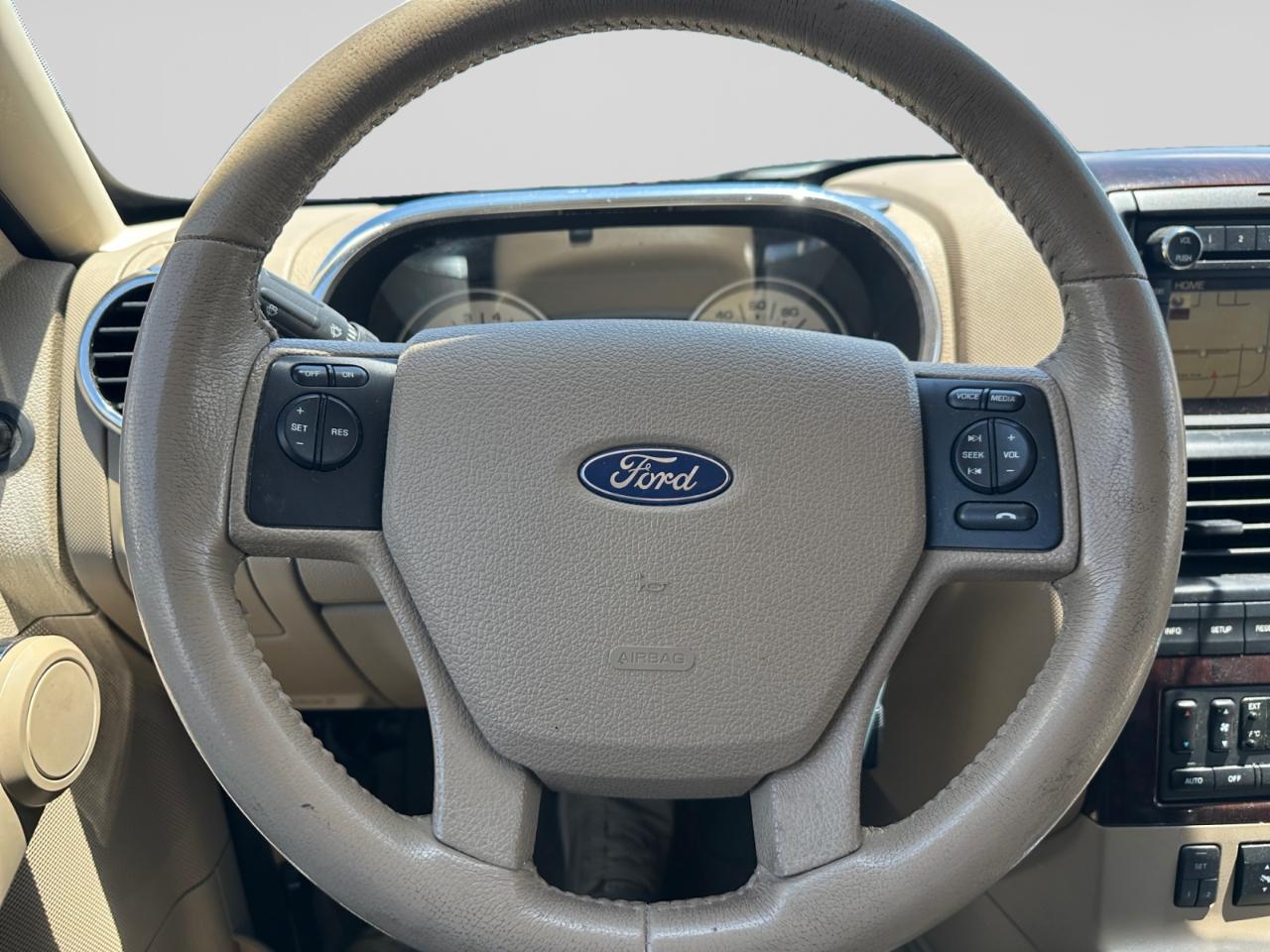 Ford Explorer Limited 4WD 2010