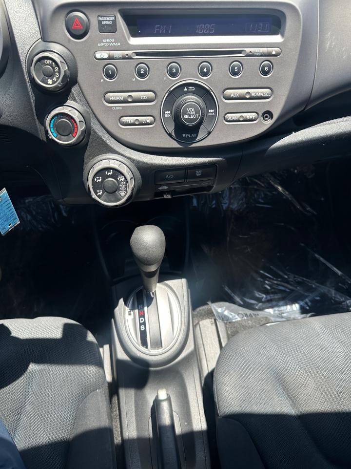 Honda Fit Sport 5-Speed AT 2011