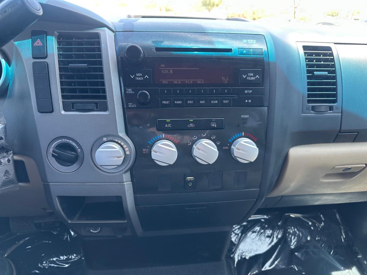 Toyota Tundra Tundra-Grade 5.7L FFV Double Cab 4WD 2013