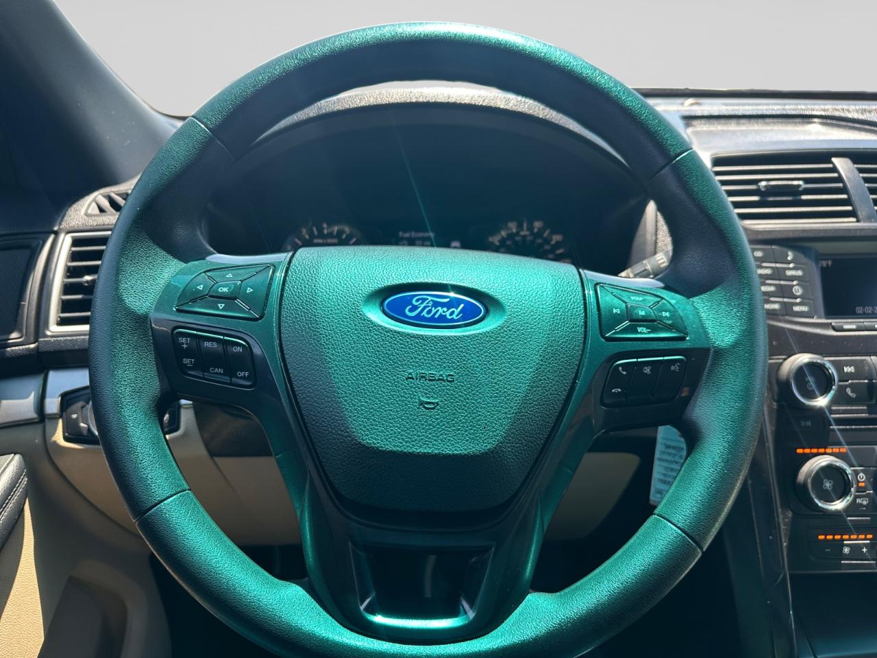 Ford Explorer Base FWD 2016
