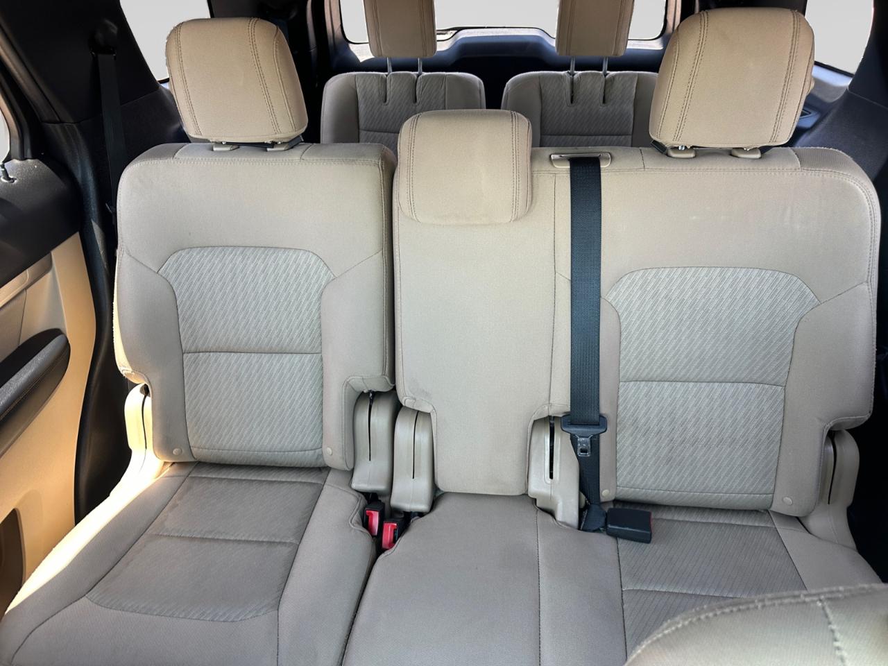 Ford Explorer Base FWD 2016