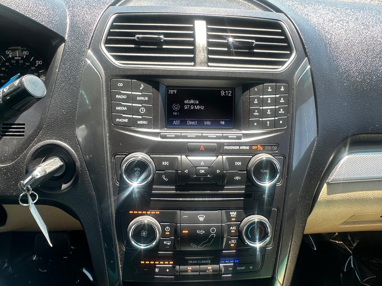 Ford Explorer Base FWD 2016