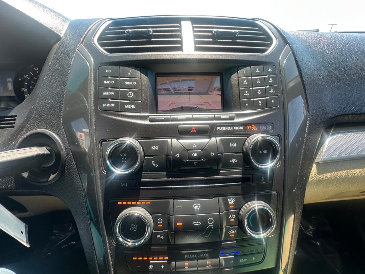 Ford Explorer Base FWD 2016