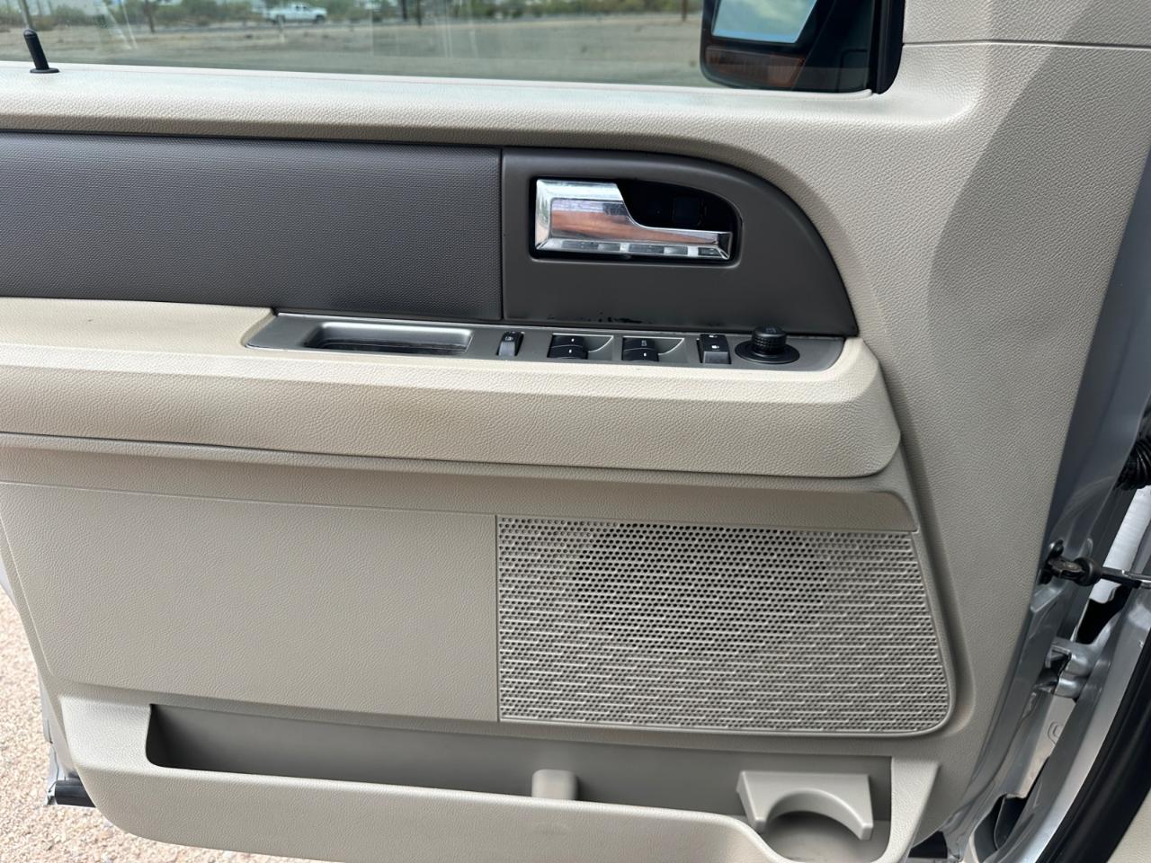 Ford Expedition XLT 2011