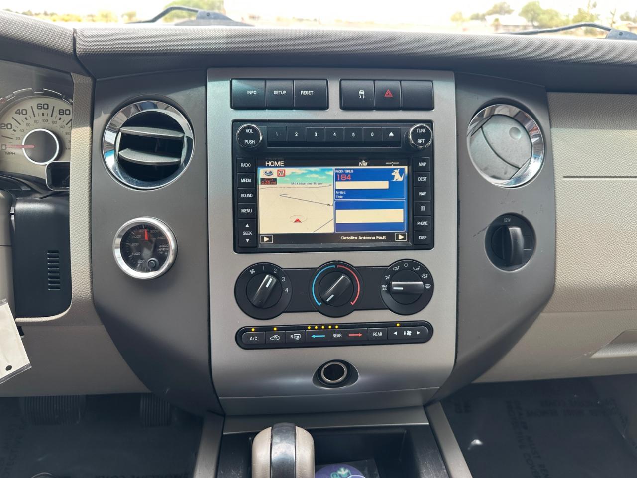Ford Expedition XLT 2011