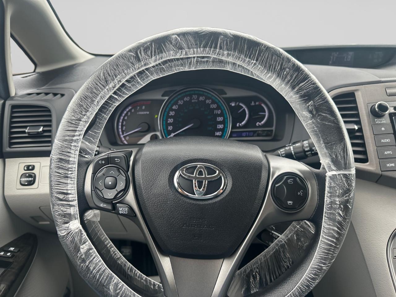 Toyota Venza LE I4 FWD 2015