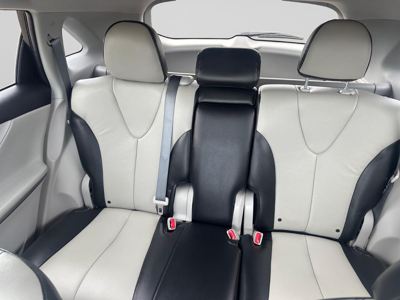 Toyota Venza LE I4 FWD 2015