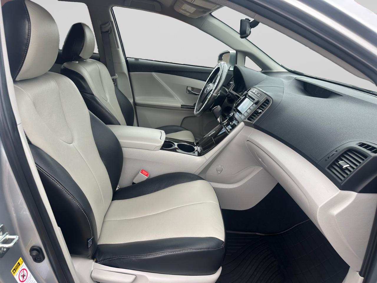 Toyota Venza LE I4 FWD 2015
