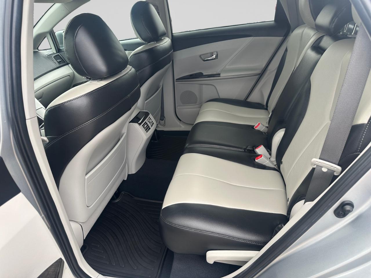 Toyota Venza LE I4 FWD 2015