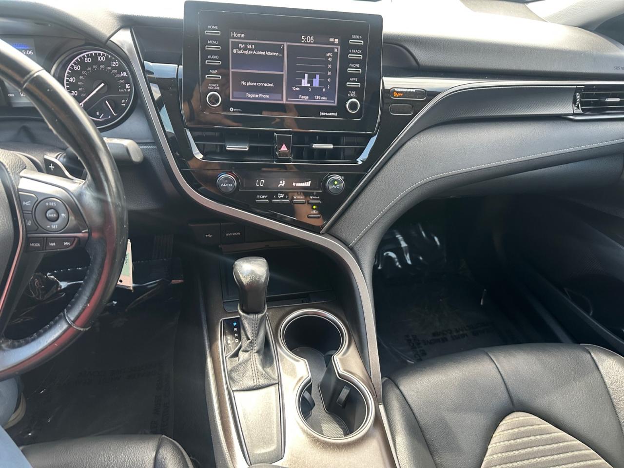 Toyota Camry SE 2021