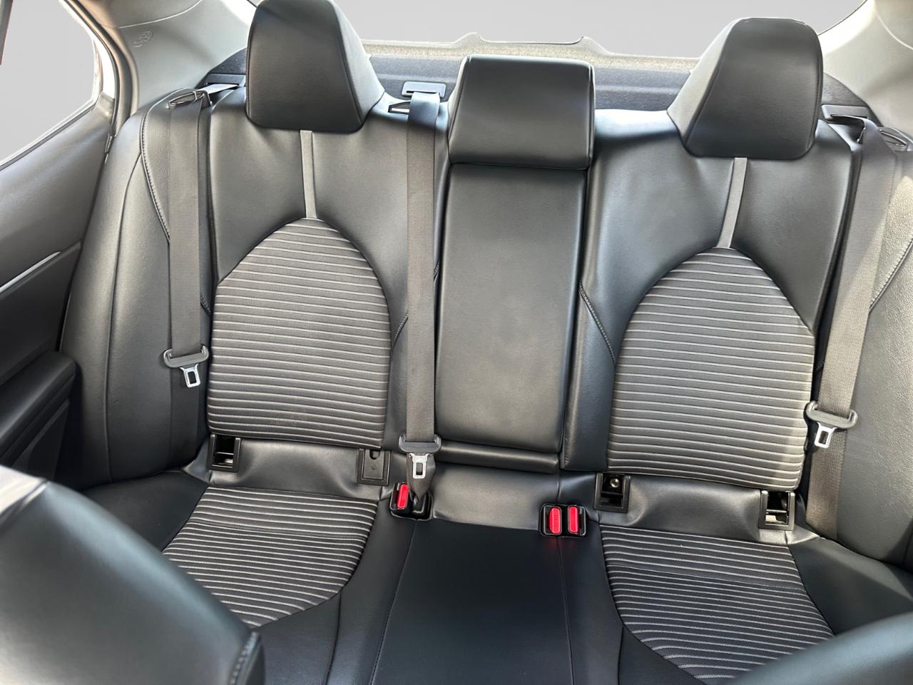 Toyota Camry SE 2021