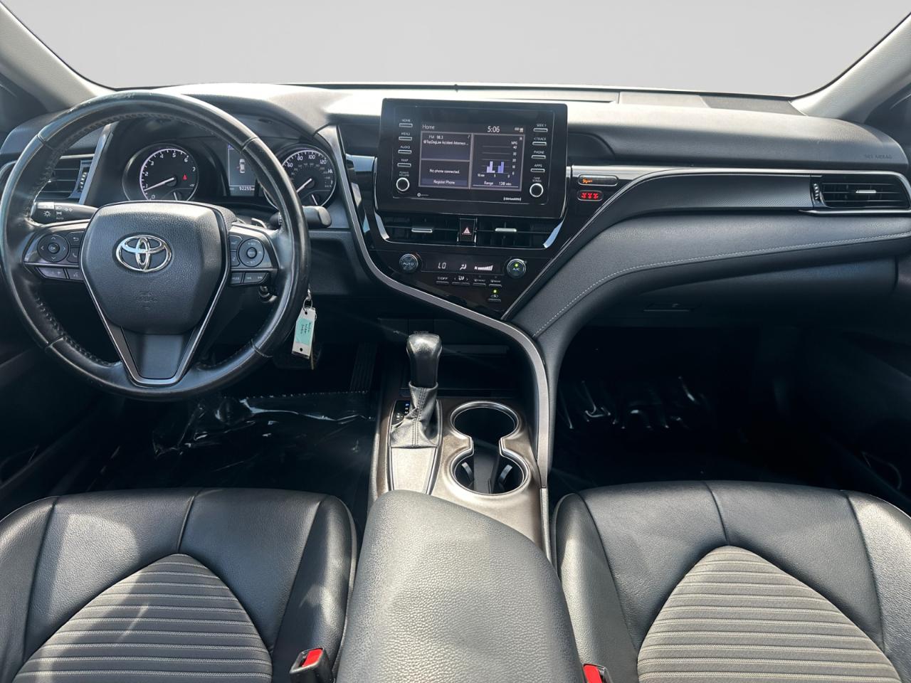 Toyota Camry SE 2021