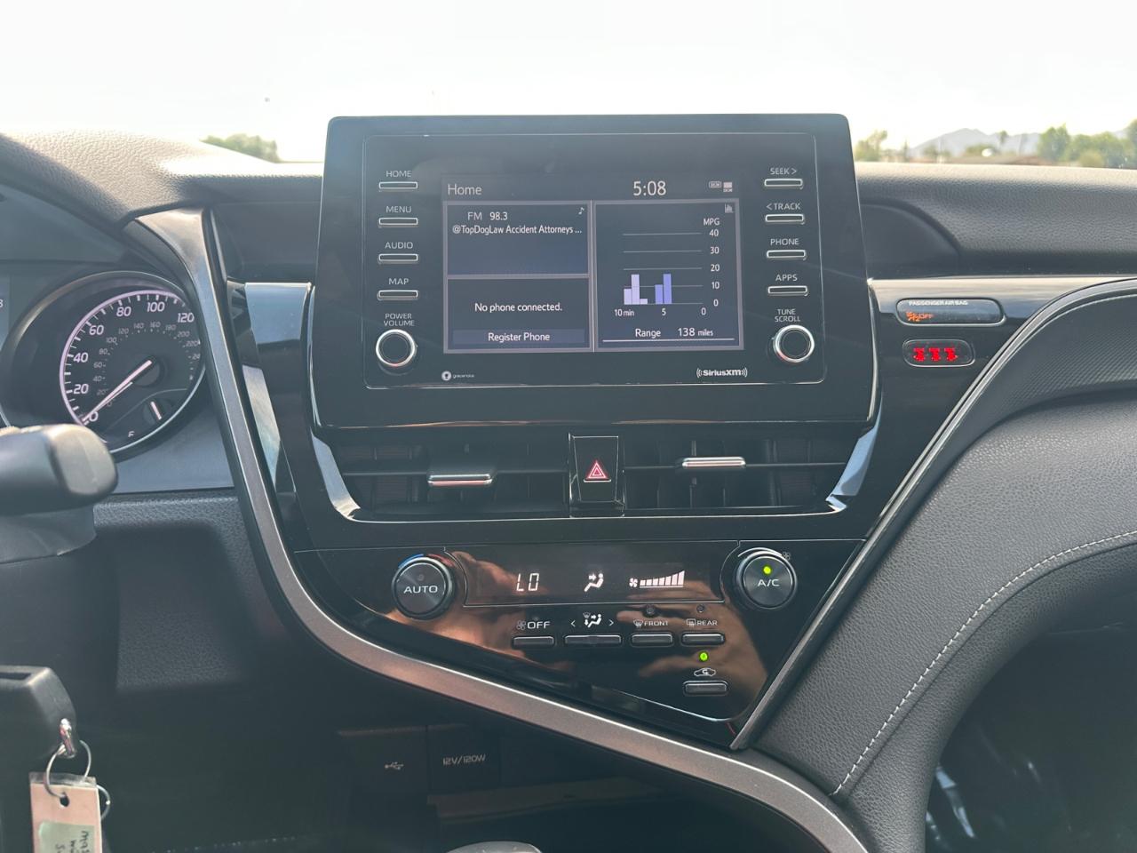 Toyota Camry SE 2021